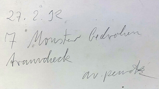 <span class="product-meta">Unikat, 1992</span> <br /><span class="product-artist">A.R. Penck</span><span class="breadcrumb-separator"> – </span> <br />7 Monster bedrohen Aramcheck – Bild 2