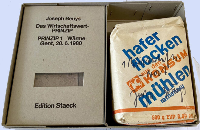 <span class="product-meta">Objekt, Unikat, Wirtschaftswert - Economic Value, 1980</span> <br /><span class="product-artist">Joseph Beuys</span><span class="breadcrumb-separator"> – </span> <br />Das Wirtschaftswert-Prinzip