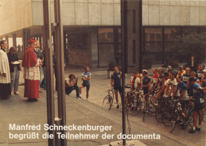 Manfred Schneckenburger begrüßt die Teilnehmer der documenta